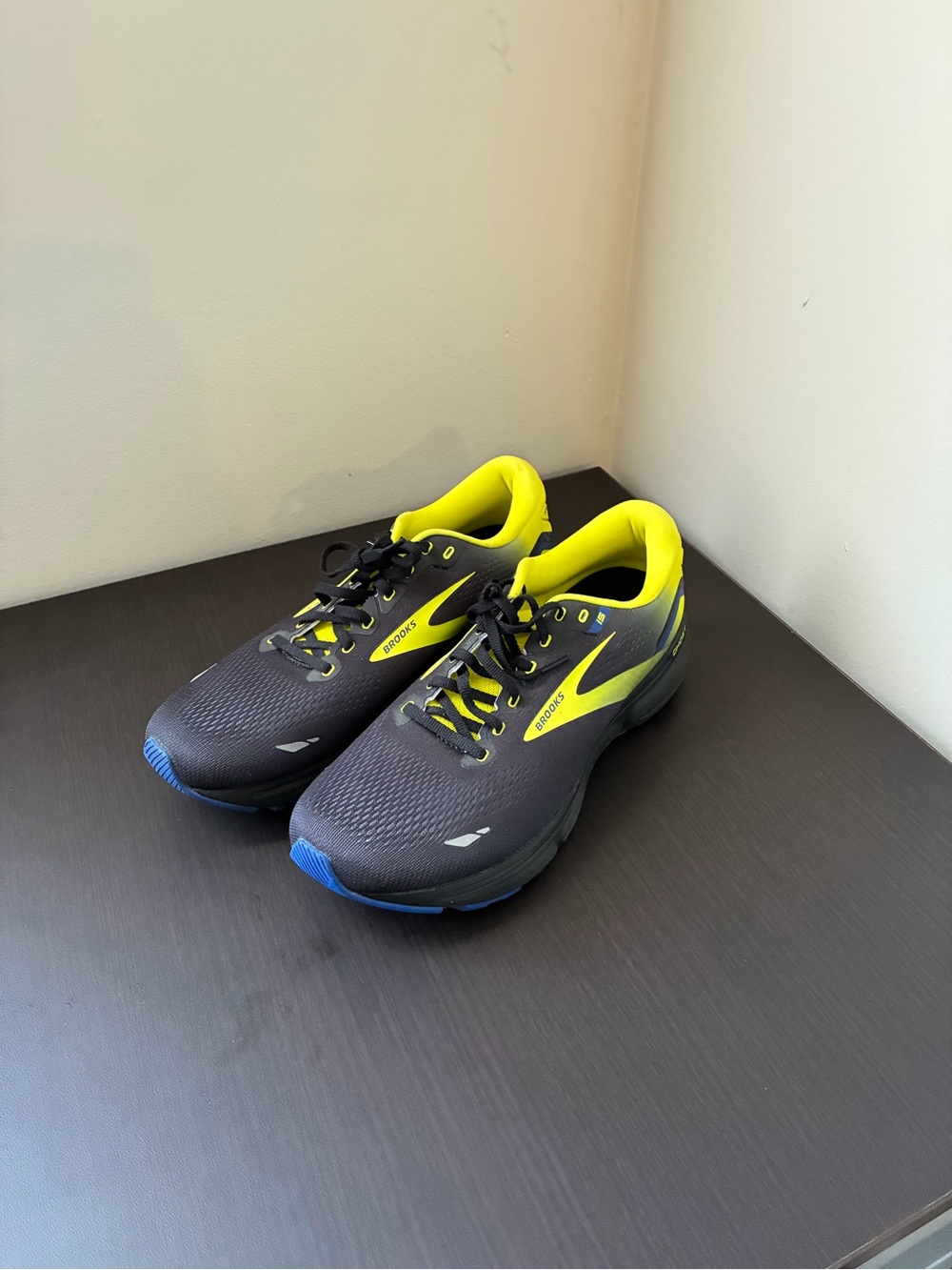 Ghost Brooks, Brand New. Size - 13